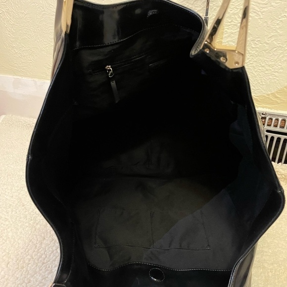 DKNY patent leather large hobo tote bag in black and silver hardware - Picture 8 of 16